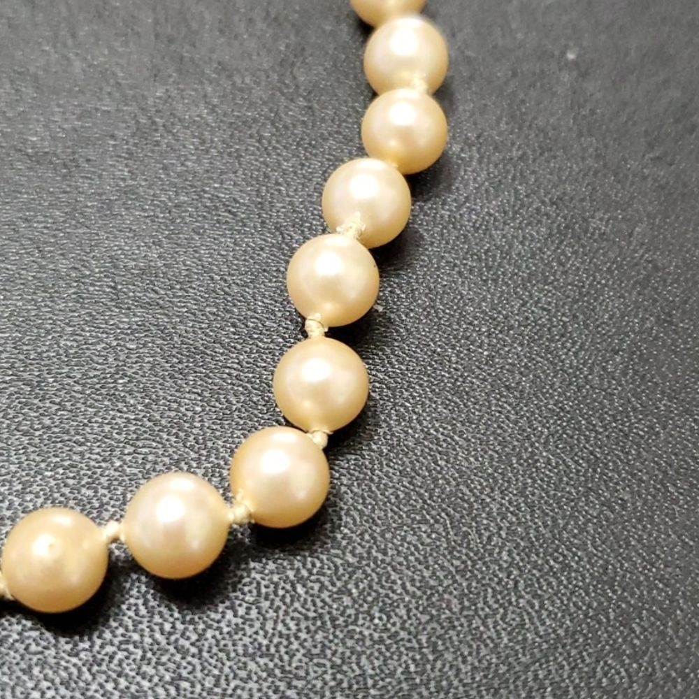 Vintage cream colored faux pearl necklace 14"